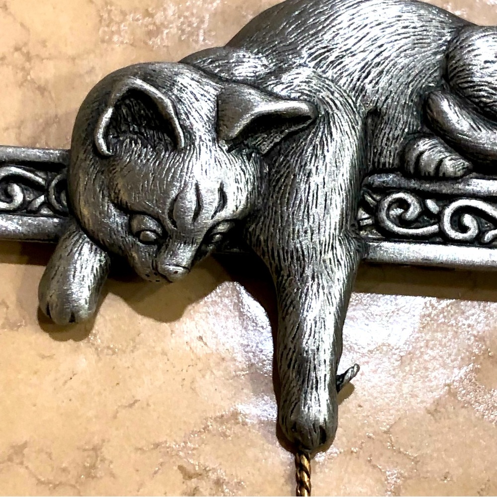 Vintage JJ Jonette Cat Mouse Pin Brooch Satin Silver Pewter Tone ❤️ - Picture 2 of 6